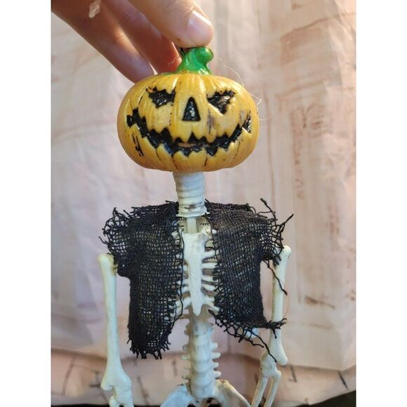 Halloween pumpkin jack-o'-lantern skeletons hanging scary prop decor - Picture 2 of 6